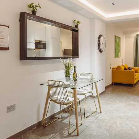 St Francis Apartments, Steps From The Sea 斯利马
