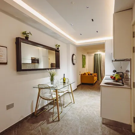 Lejlighed St Francis Apartments, Steps From The Sea *