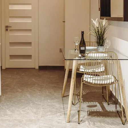 St Francis Apartments, Steps From The Sea 公寓 *