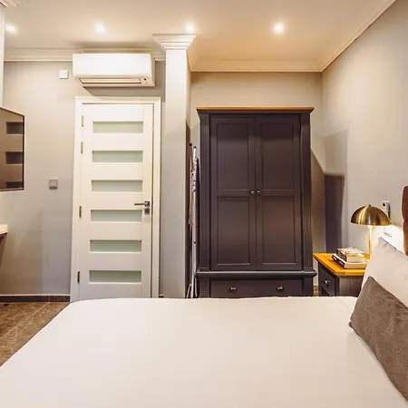St Francis Apartments, Steps From The Sea 公寓 *