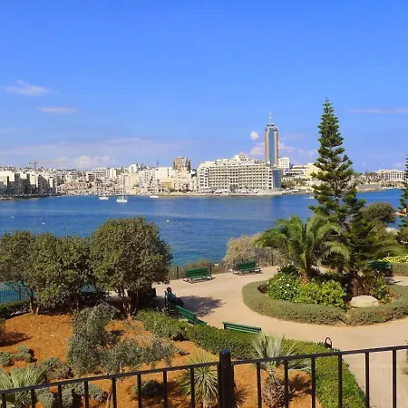 公寓 St Francis Apartments, Steps From The Sea