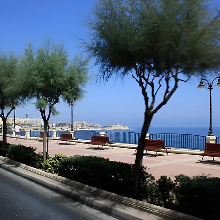 公寓 St Francis Apartments, Steps From The Sea 斯利马