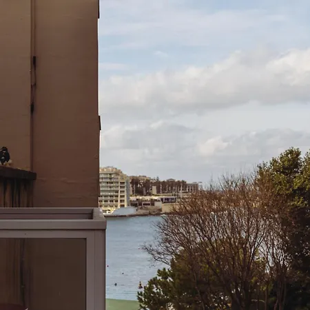 St Francis Apartments, Steps From The Sea *