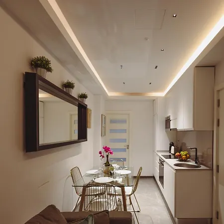 St Francis Apartments, Steps From The Sea *